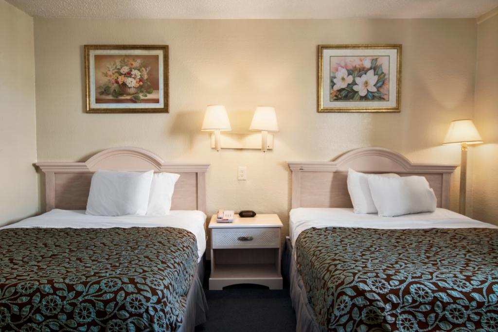 Days Inn Pensacola North Ferry Pass Екстер'єр фото