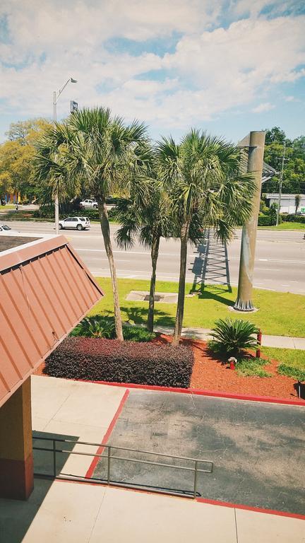 Days Inn Pensacola North Ferry Pass Екстер'єр фото