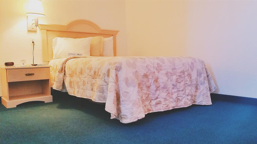 Days Inn Pensacola North Ferry Pass Екстер'єр фото