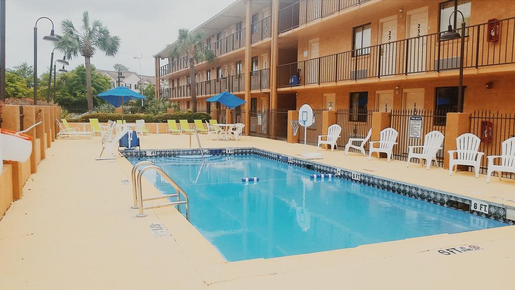 Days Inn Pensacola North Ferry Pass Екстер'єр фото